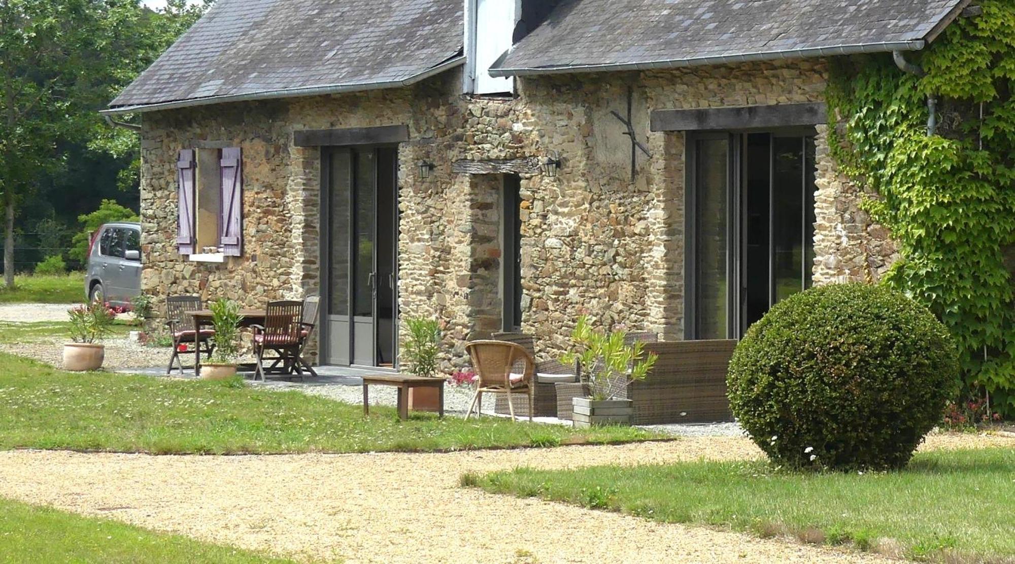 La Petite Lande Bed & Breakfast Menil Exterior photo
